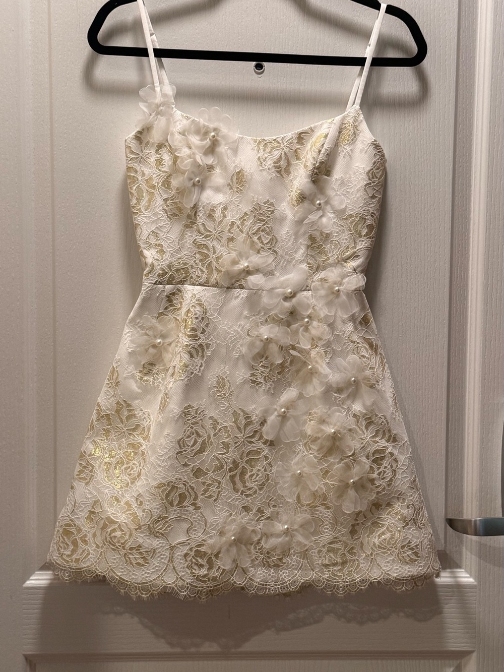 Helsi Nadine Embellished 3D Floral Mini Dress in white/Gold Size S Preloved - Picture 4 of 7